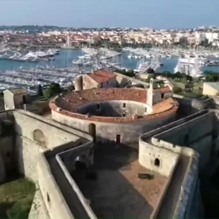 Apartment Vue Et Remparts. Entre Vieille Et Plages